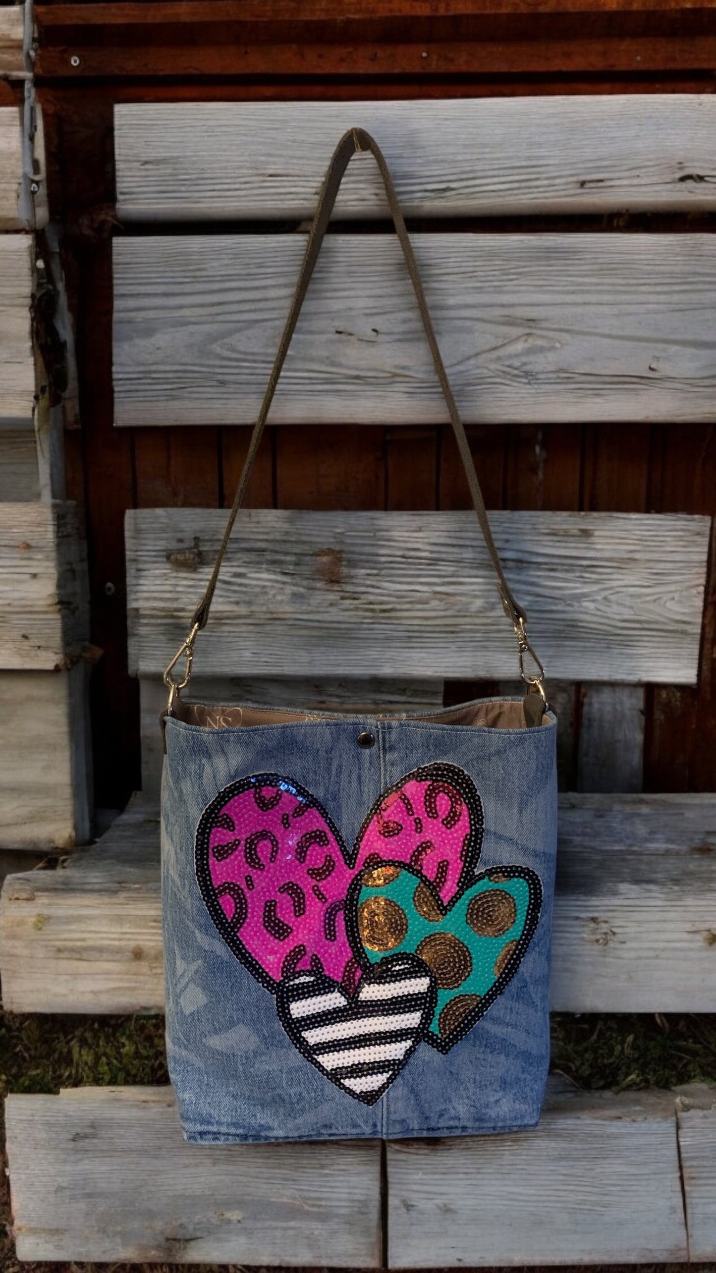 Hearts bucket bag