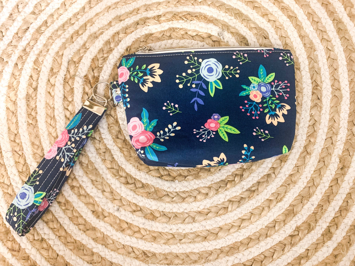 Mini wristlet