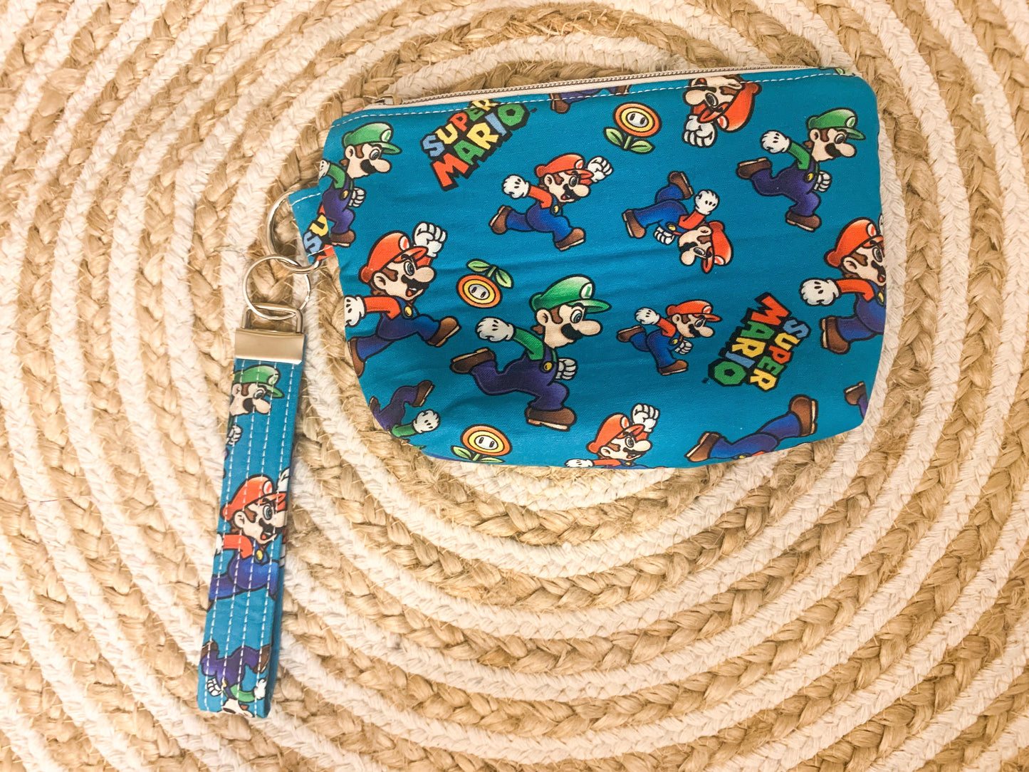 Mini wristlet