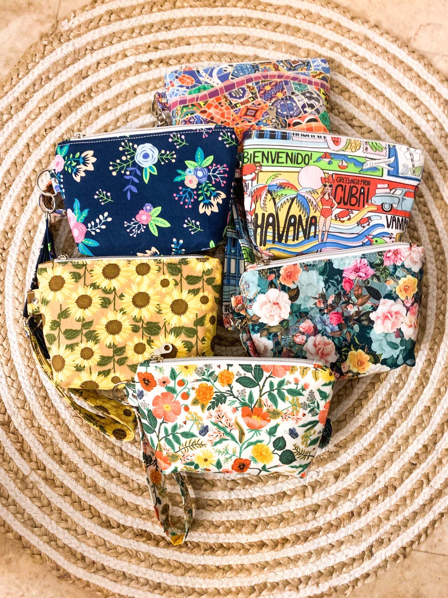 Mini wristlet