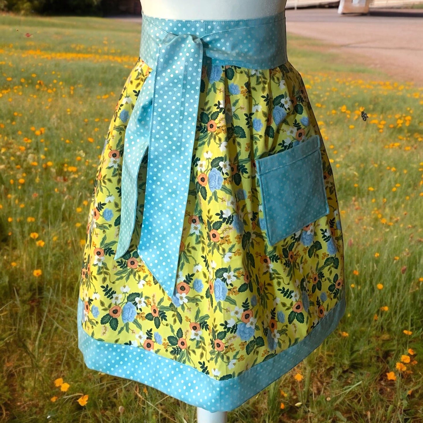 Primavera yellow apron